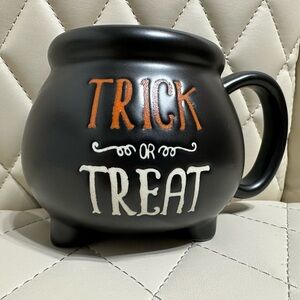 Hyde & Eek Halloween Trick or Treat Cauldron 15oz Mug Stoneware black